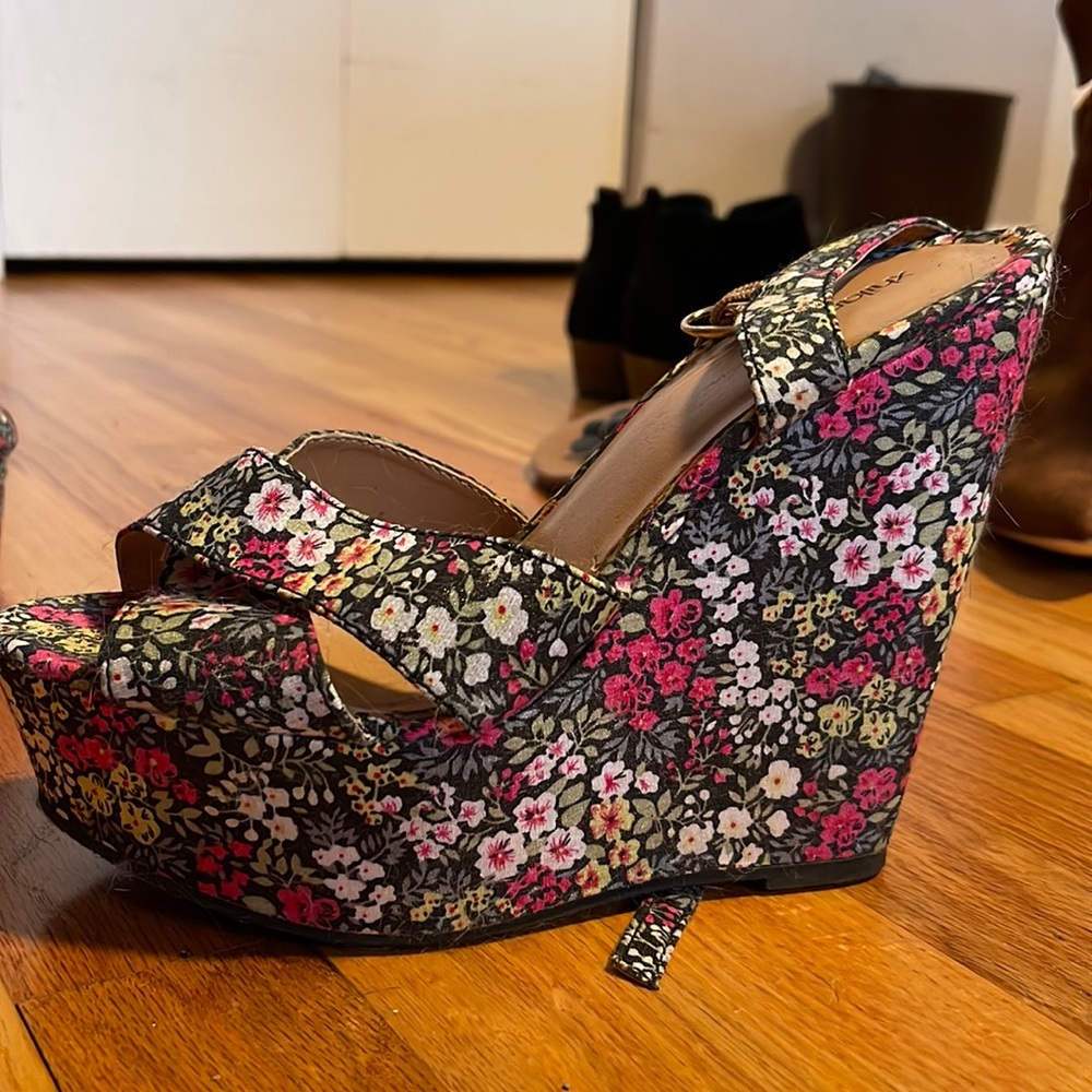floral wedges